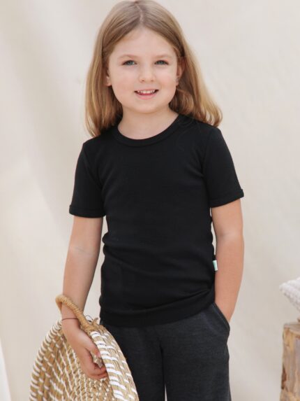 Apatiniai marškinėliai vaikams trumpomis rankovėmis iš merino vilnos – švelnūs, kvėpuojantys, patogūs sluoksniavimui