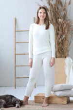 dviejų dalių pižama moterims iš merino vilnos baltos spalvos