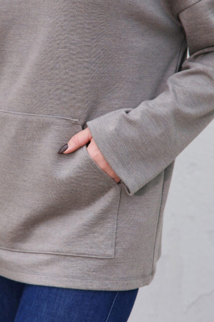 džemperis su gobtuvu moterims