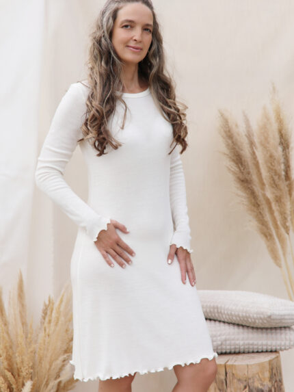 moteriški naktiniai baltos spalvos su raukinukais ilgi