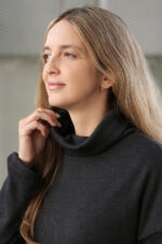 oversize džemperiai moterims tamsūs