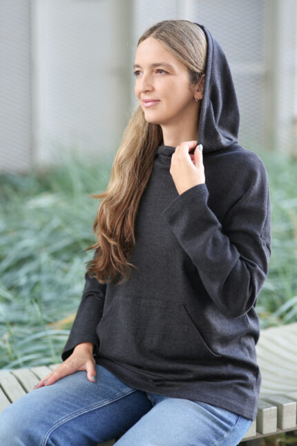 oversize moteriškas džemperis su gobtuvu juodas