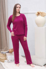 pižaminės kelnės kartu su marškinėliais ilgomis rankovėmis