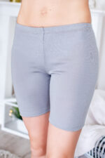 pilki sportiniai šortai moterims