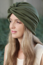 turbanas moteriai iš merino vilnos samanų spalvos