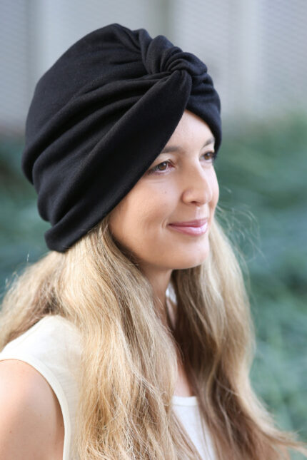 turbanas moterims juodas iš merino vilnos