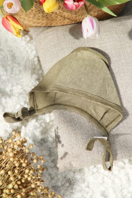 Lininė kepurytė kūdikiui – lengva, švelni ir patogi vasarai bei namams