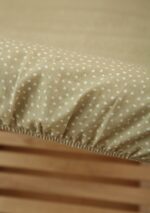 lininė paklodė čiužinukui su taškeliais