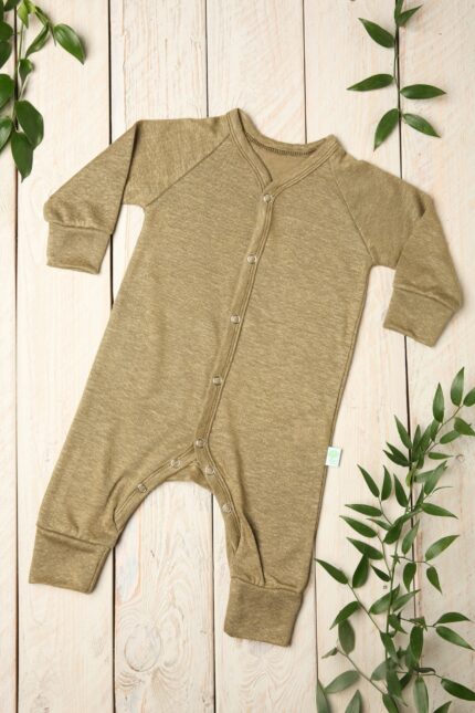 Lininis romperis kūdikiui – lengvas, patogus ir tinkamas kasdienai