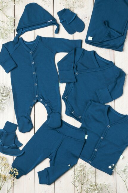 Mėlynas nNaujagimio kraitelis į ligoninę iš merino vilnos